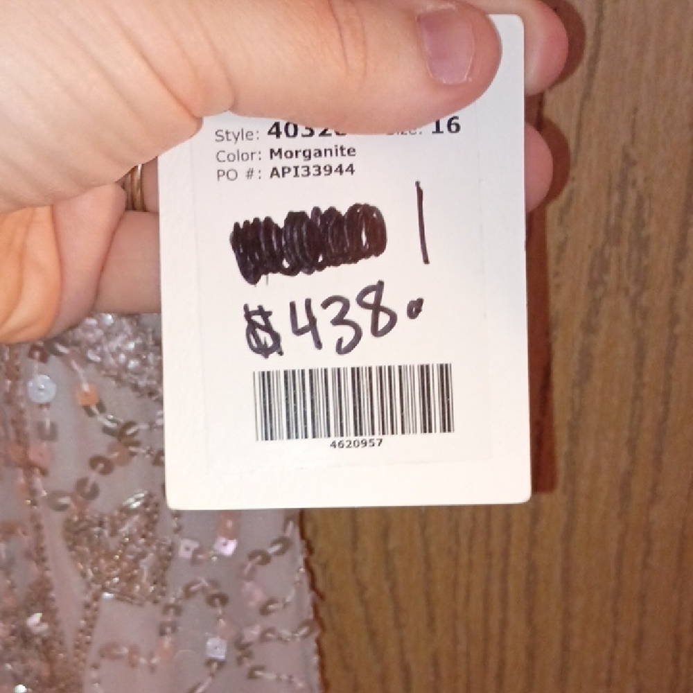 Adrianna Papell Gorgeous Sequin gown - Picture 6 of 7